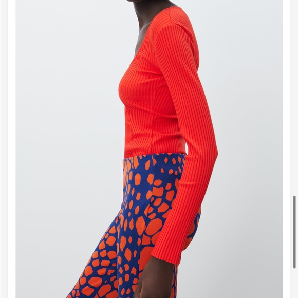 Zara - SQUARED NECK RIBBED BODYSUIT RED - REF. 0858/632 - small - Picture 3 of 7